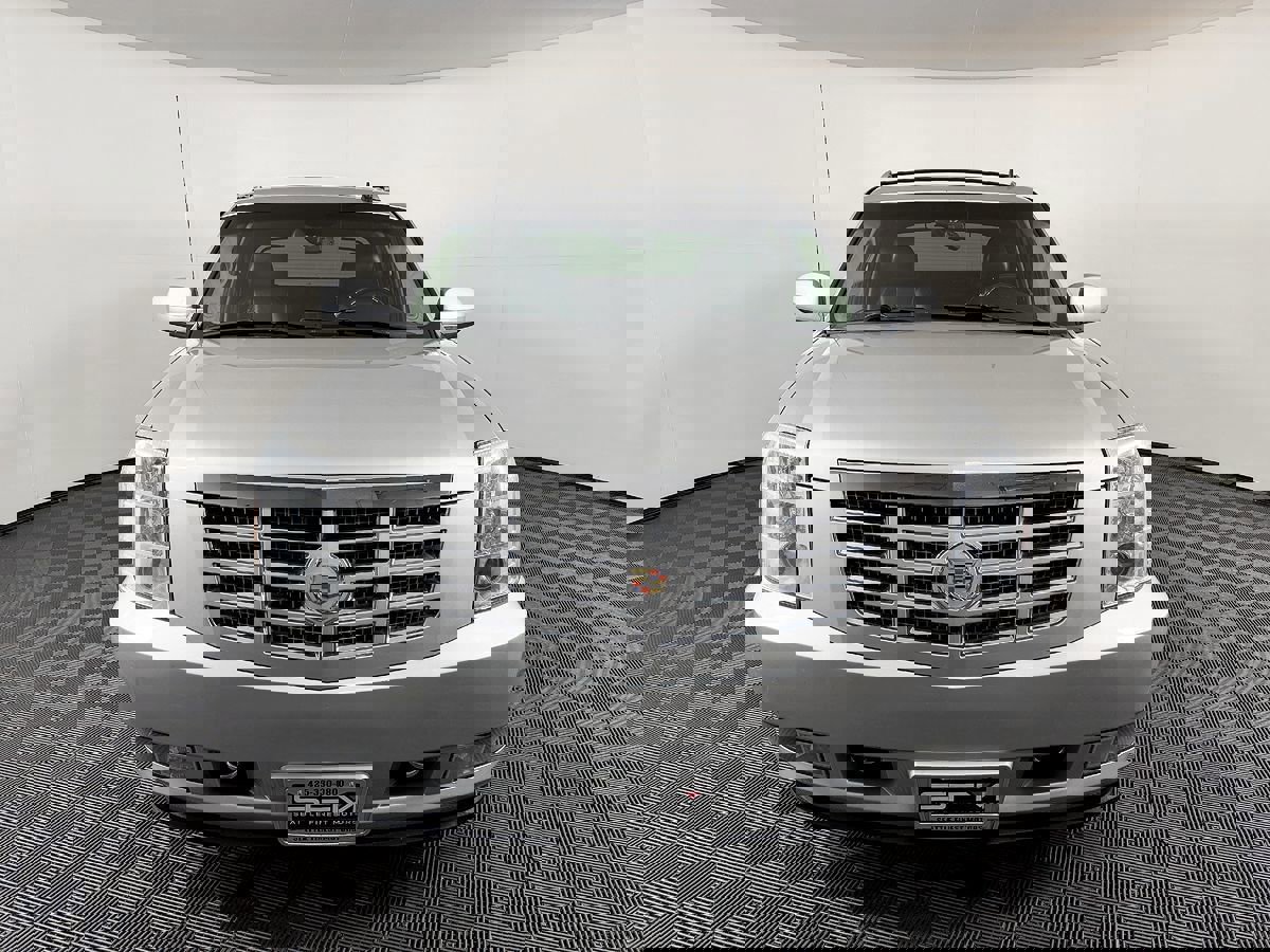Used 2010 Cadillac Escalade EXT Premium image 4