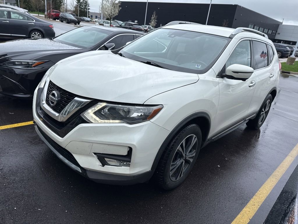 Used 2017 Nissan Rogue SL image 1