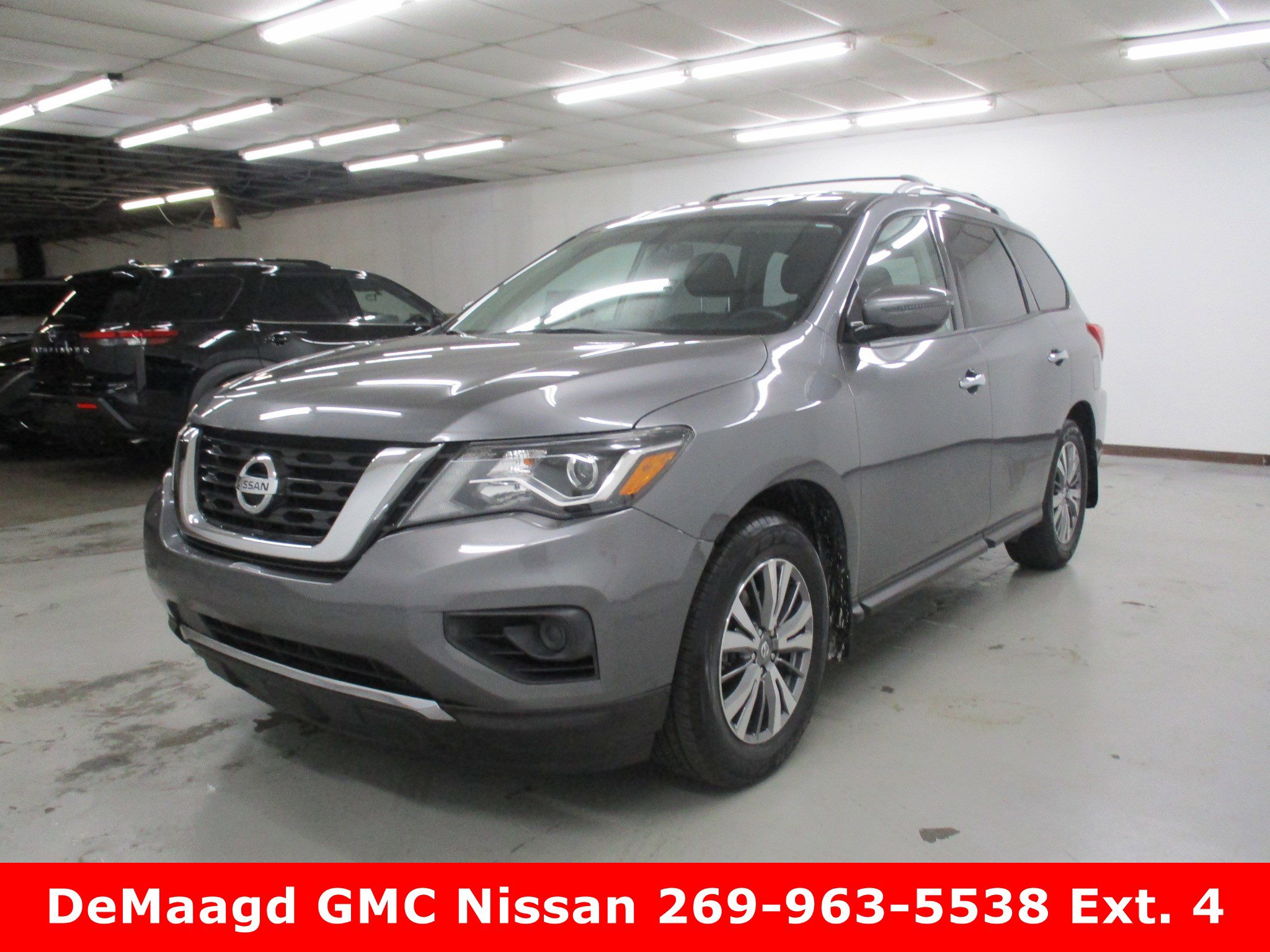 Used 2019 Nissan Pathfinder S image 3