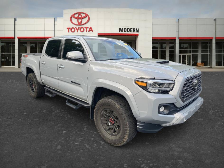 Used 2021 Toyota Tacoma TRD Sport w/ TRD Premium Sport Package AWD/4WD image 9