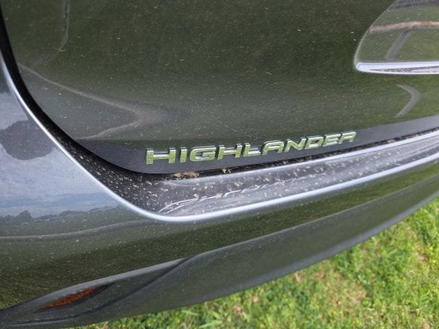 Used 2023 Toyota Highlander XLE AWD/4WD image 13
