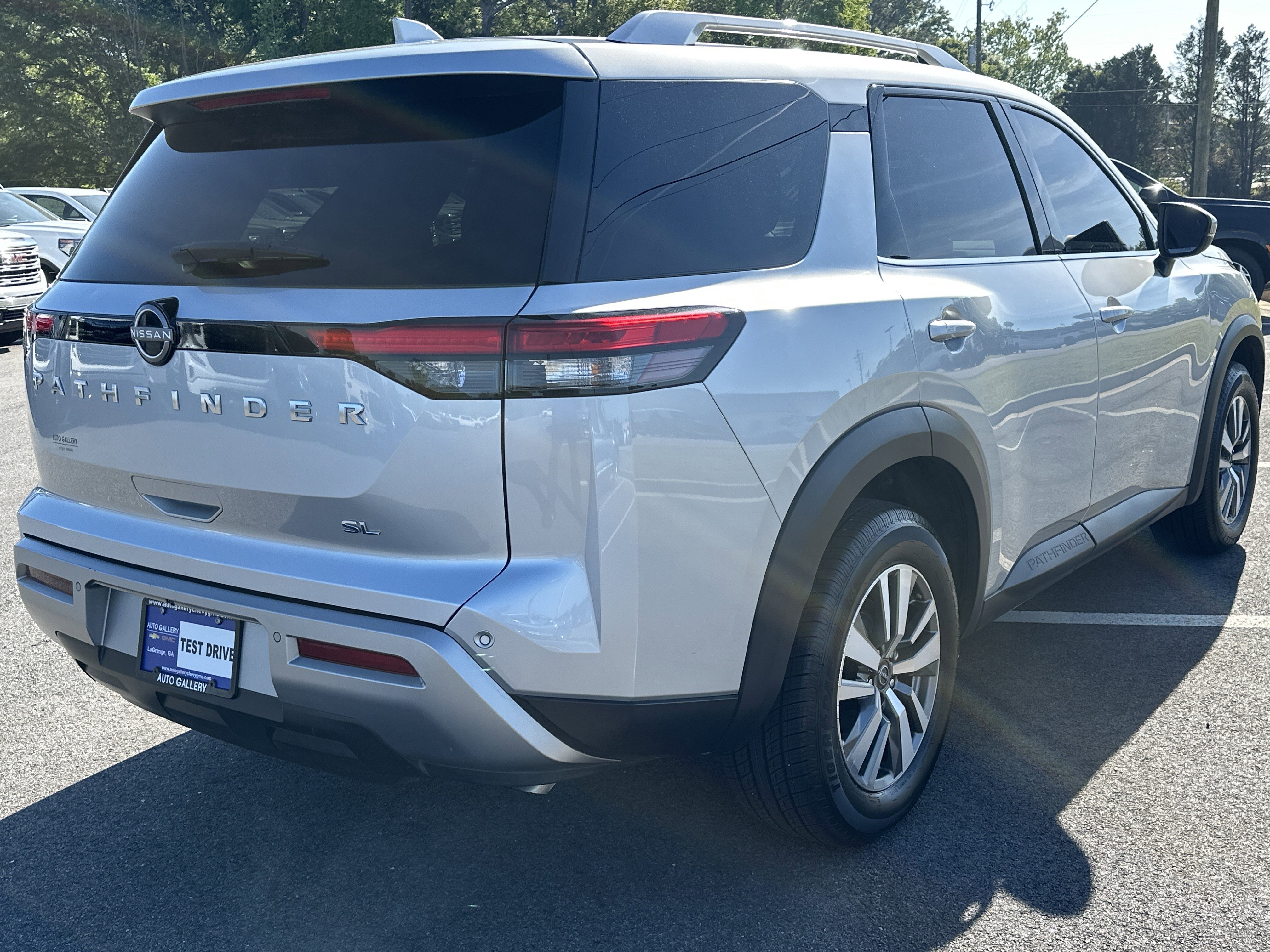 Used 2023 Nissan Pathfinder SL image 6