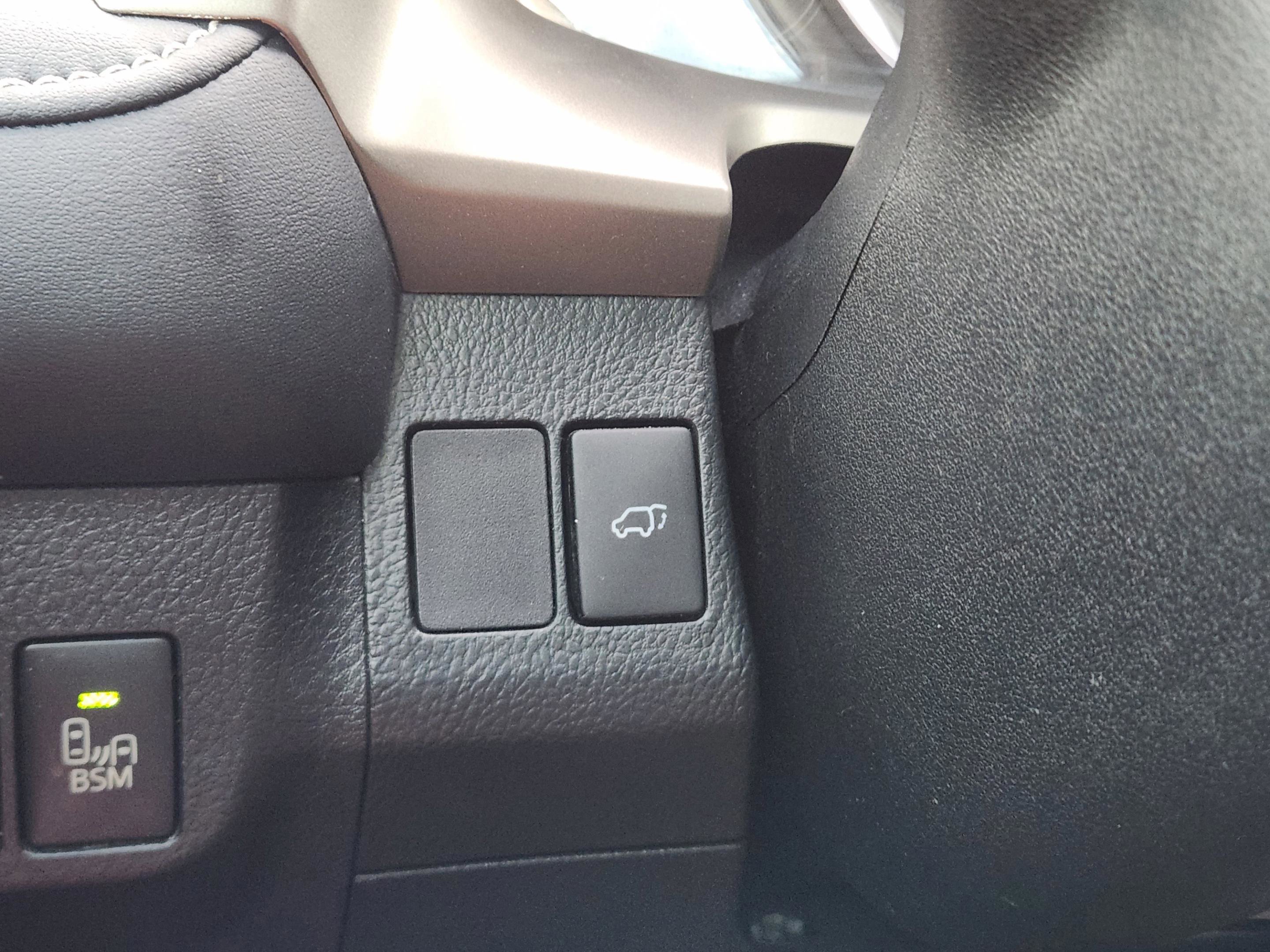 Used 2014 Toyota RAV4 Limited w/ Technology Package FWD image 19