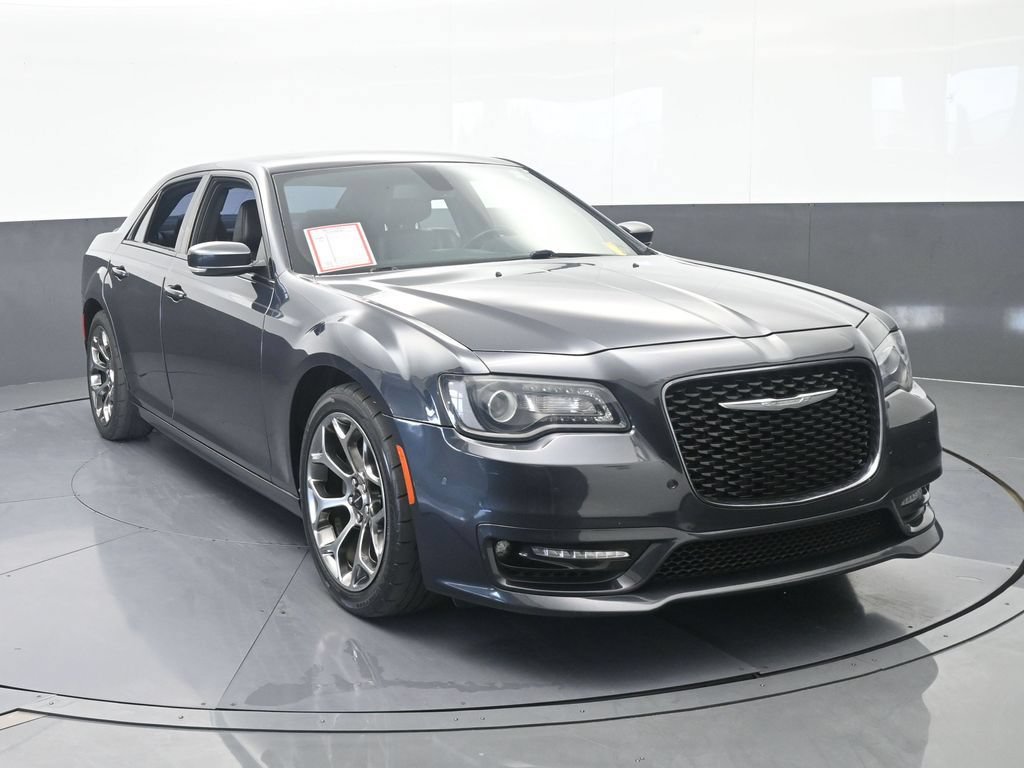 Used 2018 Chrysler 300 S w/ 300S Premium Group RWD image 9