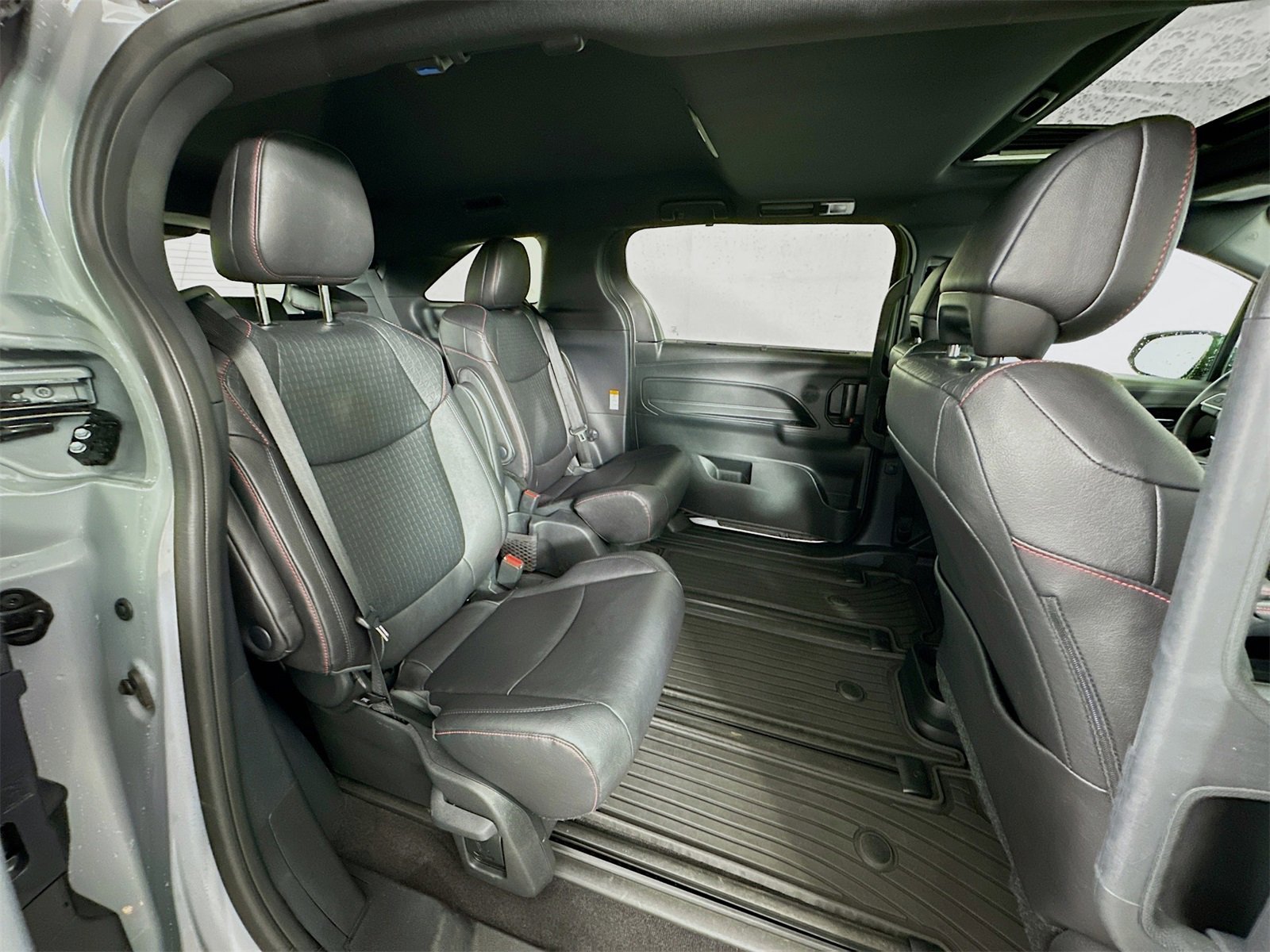 Certified 2025 Toyota Sienna XSE image 29