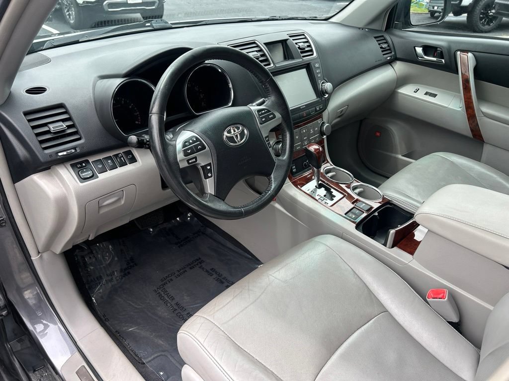 Used 2012 Toyota Highlander Limited w/ Tow Pkg AWD/4WD image 21