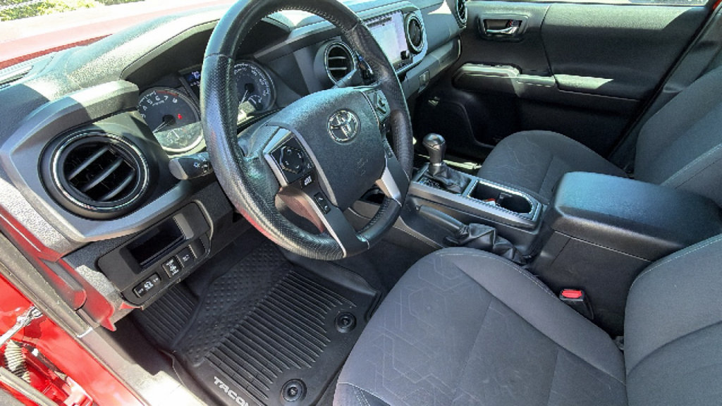 Certified 2018 Toyota Tacoma TRD Off-Road w/ Technology Package AWD/4WD image 10