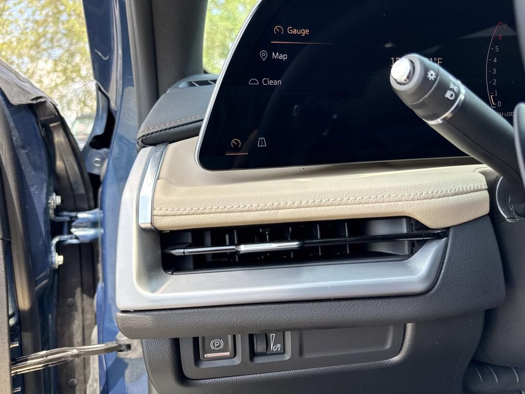 Certified 2024 Cadillac XT4 Luxury w/ Cold Weather Package FWD image 31
