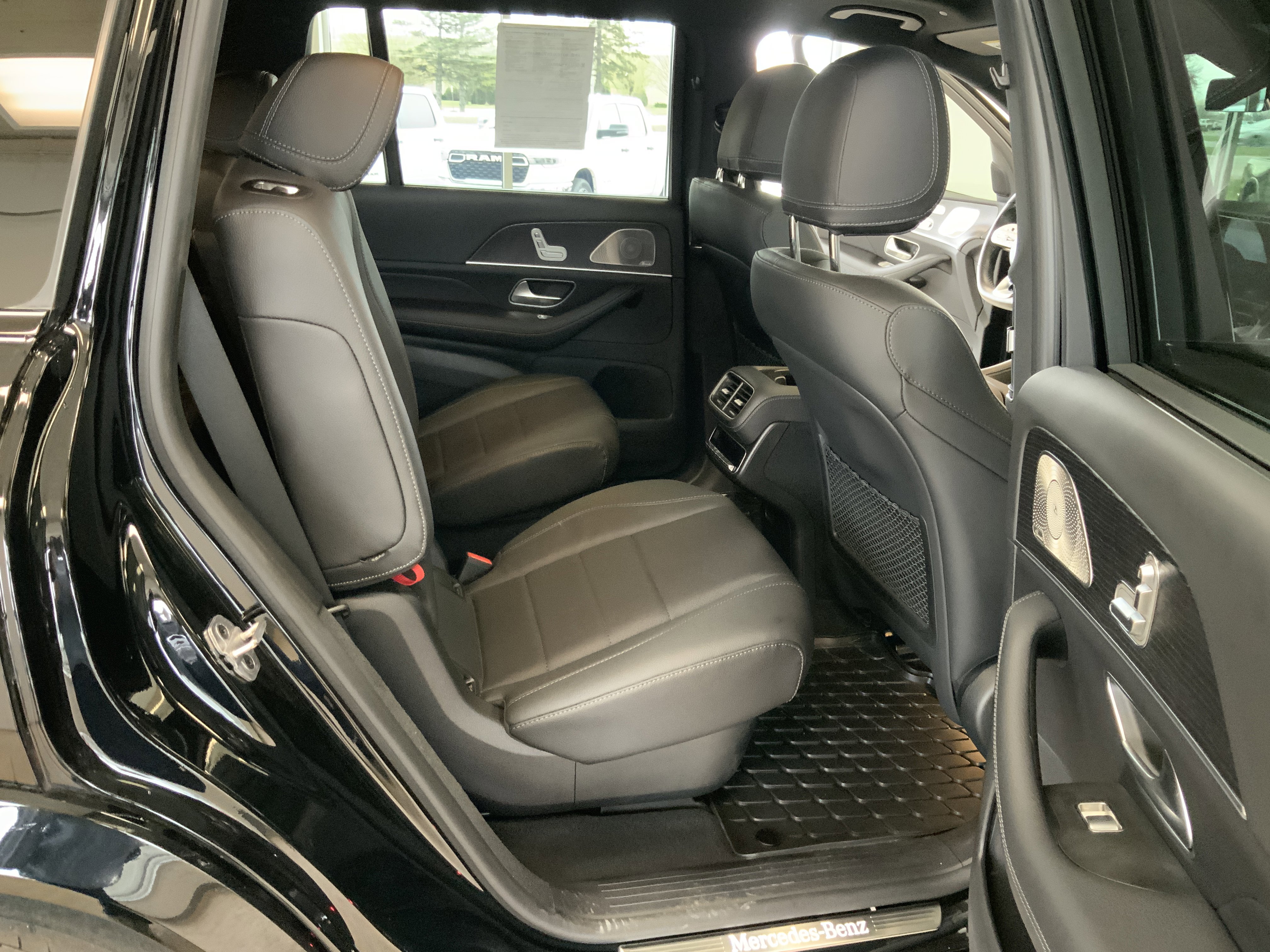 Used 2022 Mercedes-Benz GLS 450 4MATIC image 41