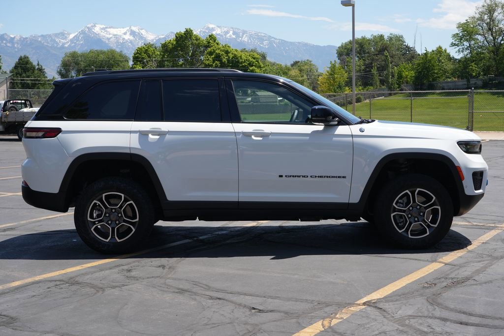 Used 2023 Jeep Grand Cherokee Trailhawk w/ Advanced Protech Group II AWD/4WD image 7