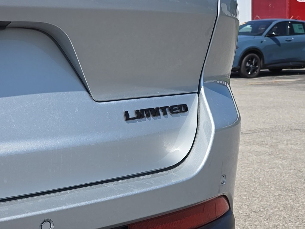 New 2025 Jeep Grand Cherokee L Limited w/ Luxury Tech Group II image 12