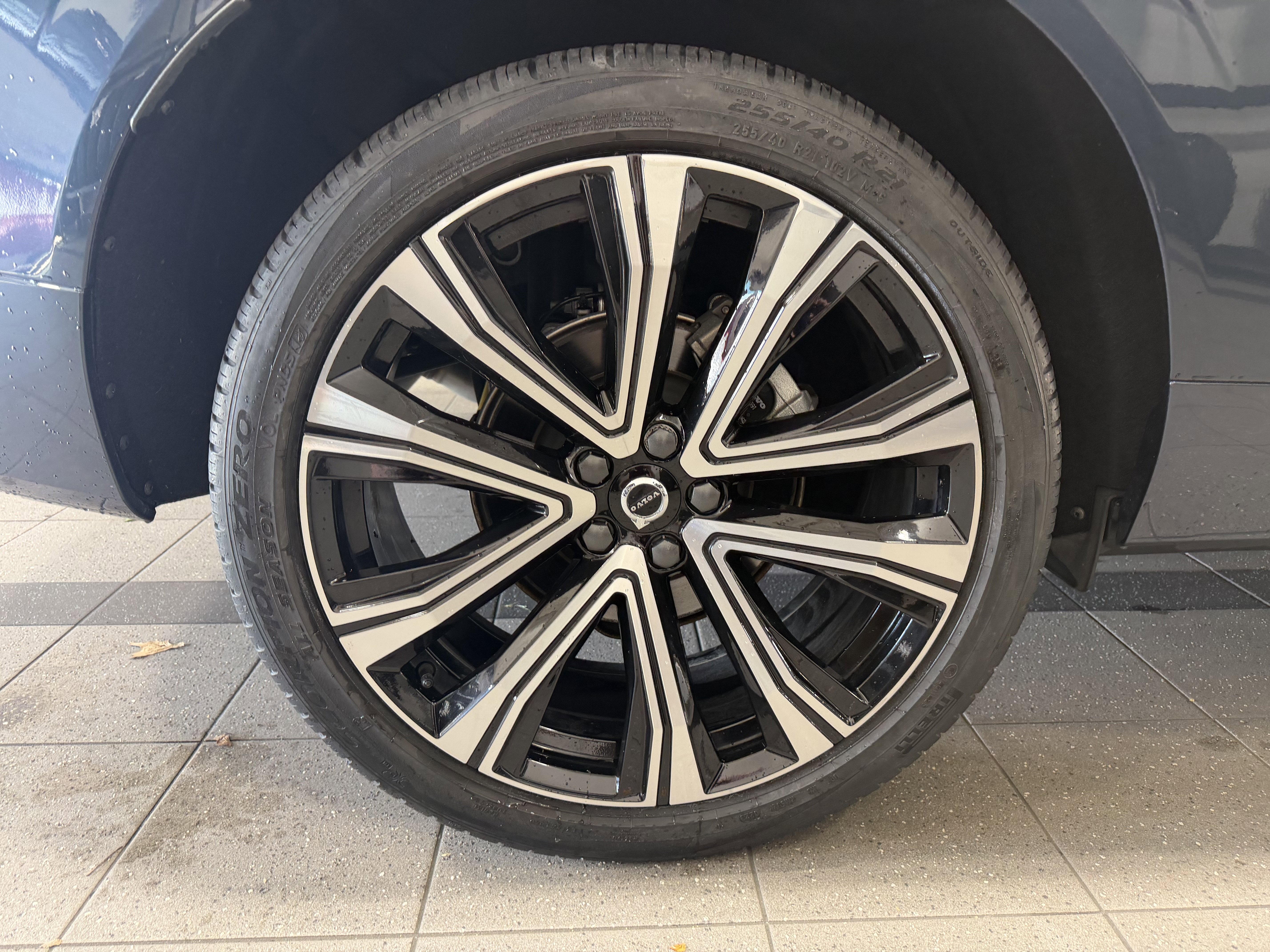 Used 2023 Volvo XC60 B5 Ultimate w/ Climate Package AWD/4WD image 9