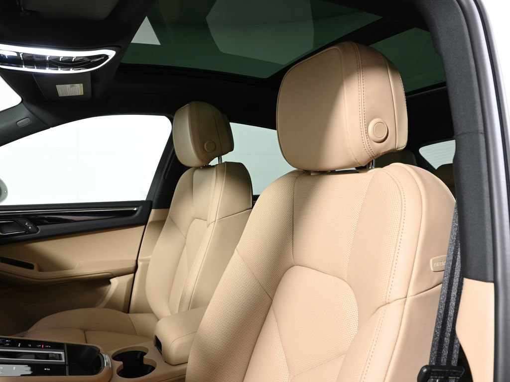 Used 2026 Porsche Macan AWD/4WD image 15