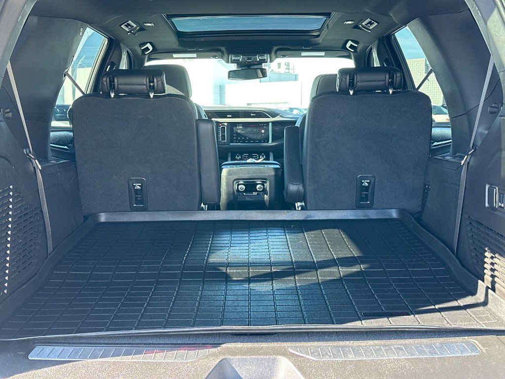 Used 2024 GMC Yukon Denali image 7