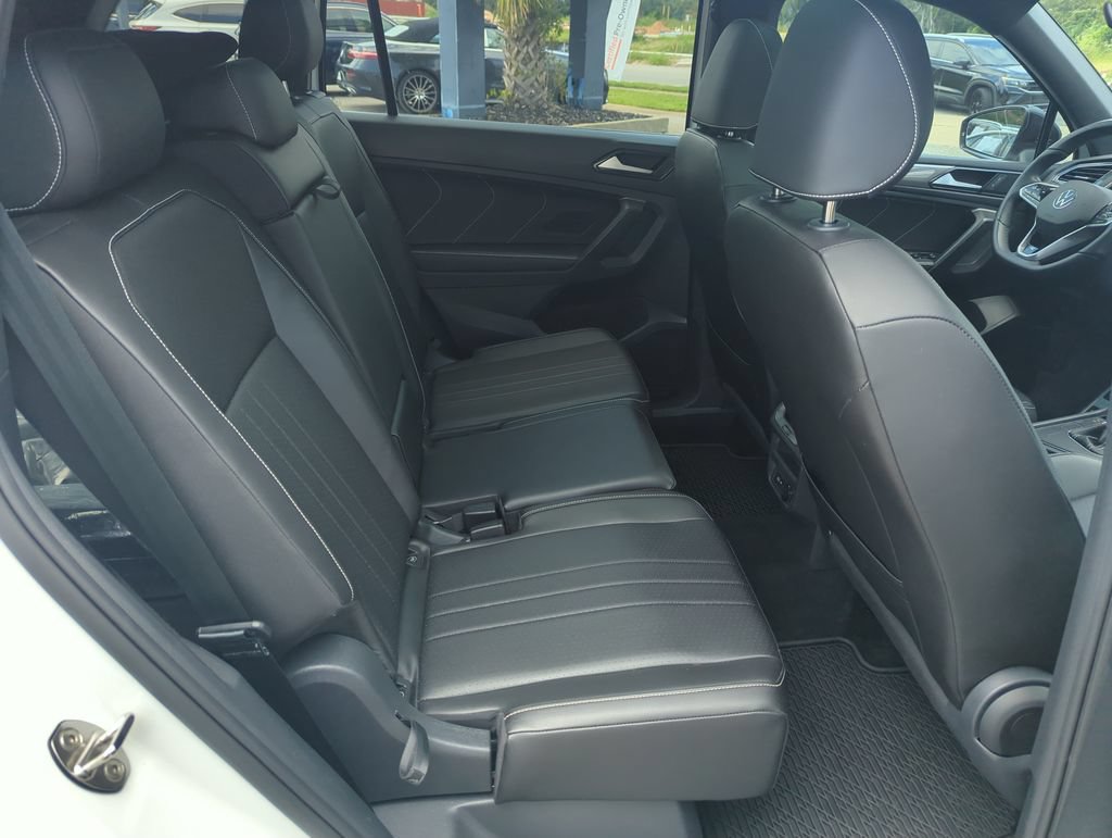 Certified 2023 Volkswagen Tiguan SE R-Line FWD image 33