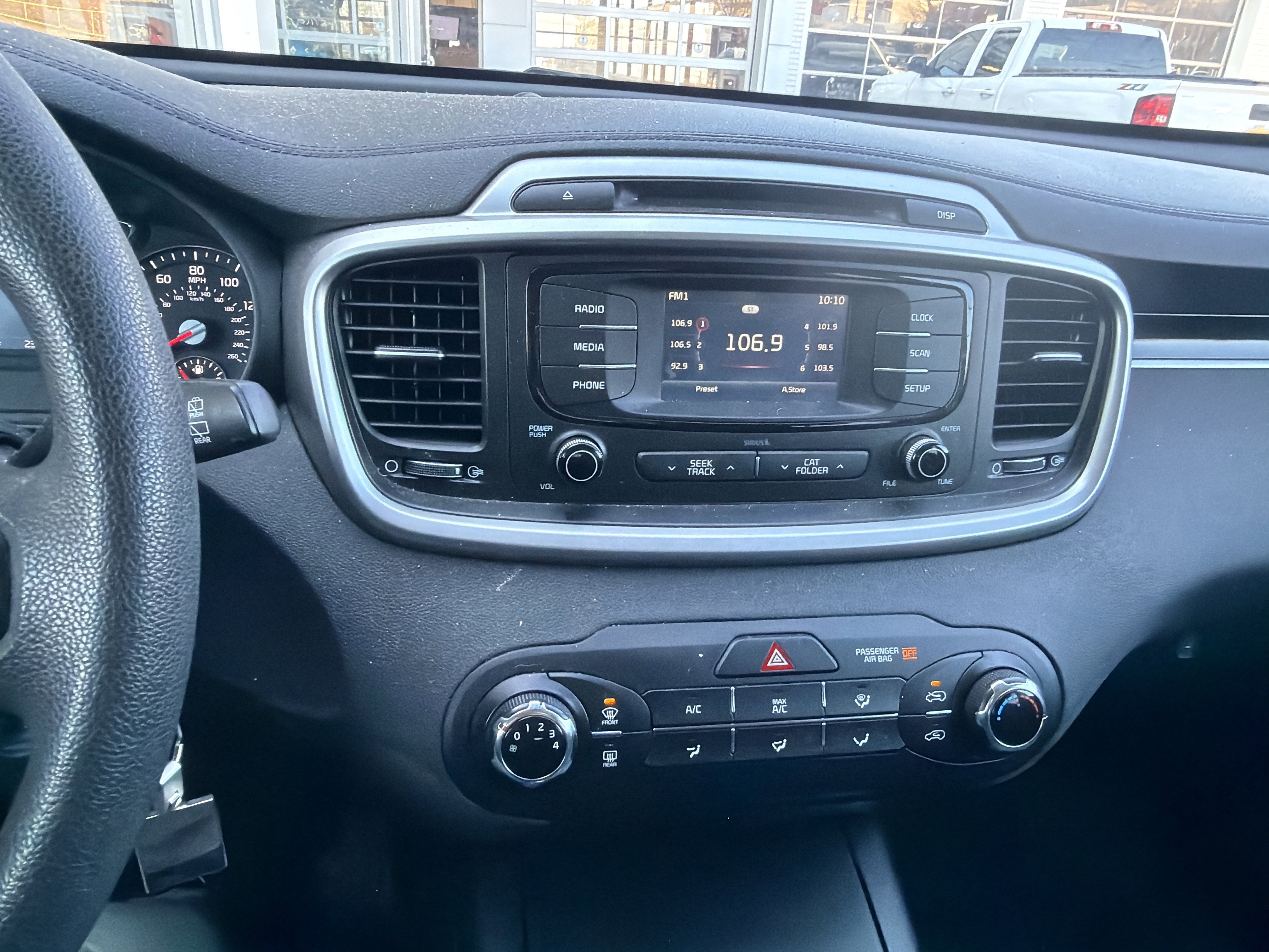 Used 2017 Kia Sorento LX image 9