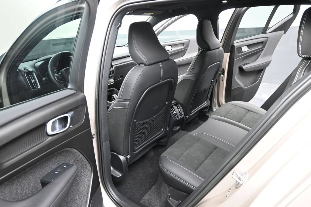 Used 2023 Volvo XC40 Recharge Plus AWD/4WD image 16