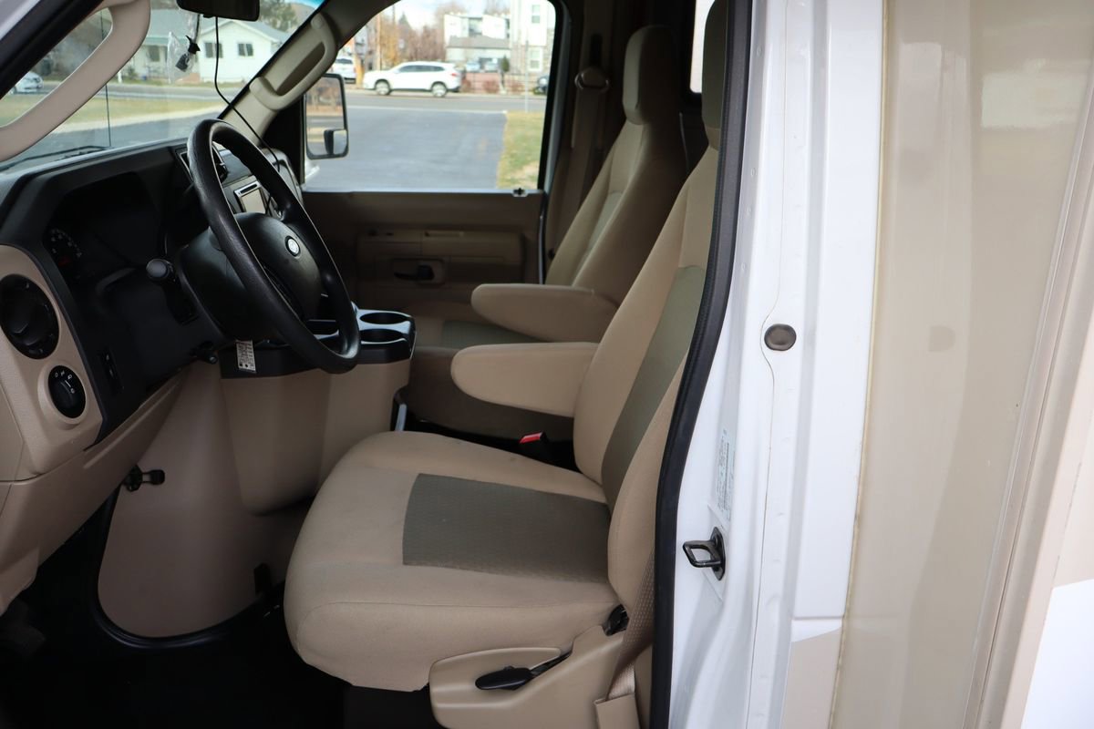 Used 2015 Ford E-450 and Econoline 450 Super Duty w/ Motorhome Prep Package image 21