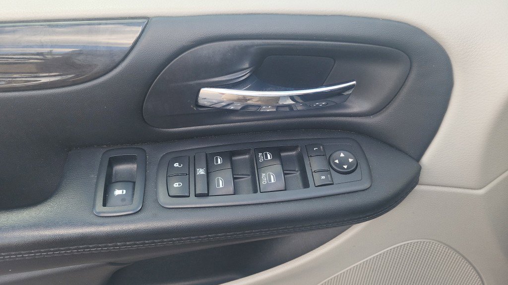 Used 2018 Dodge Grand Caravan SE image 15