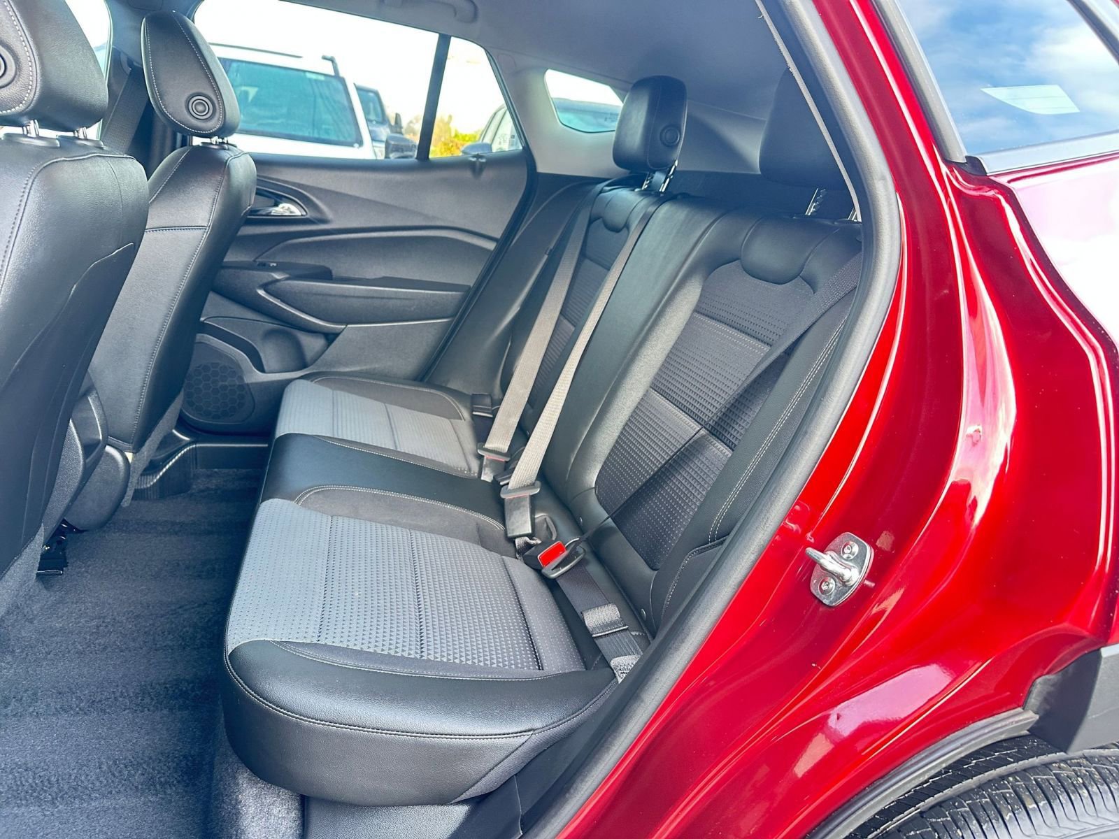 Used 2025 Chevrolet Trax LT image 37