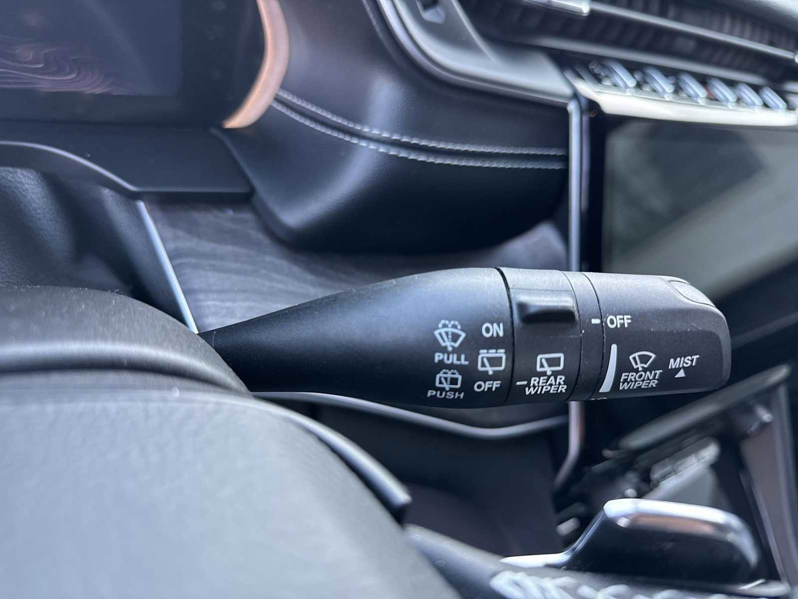 Used 2023 Jeep Grand Cherokee L Limited w/ Black Appearance Package image 25