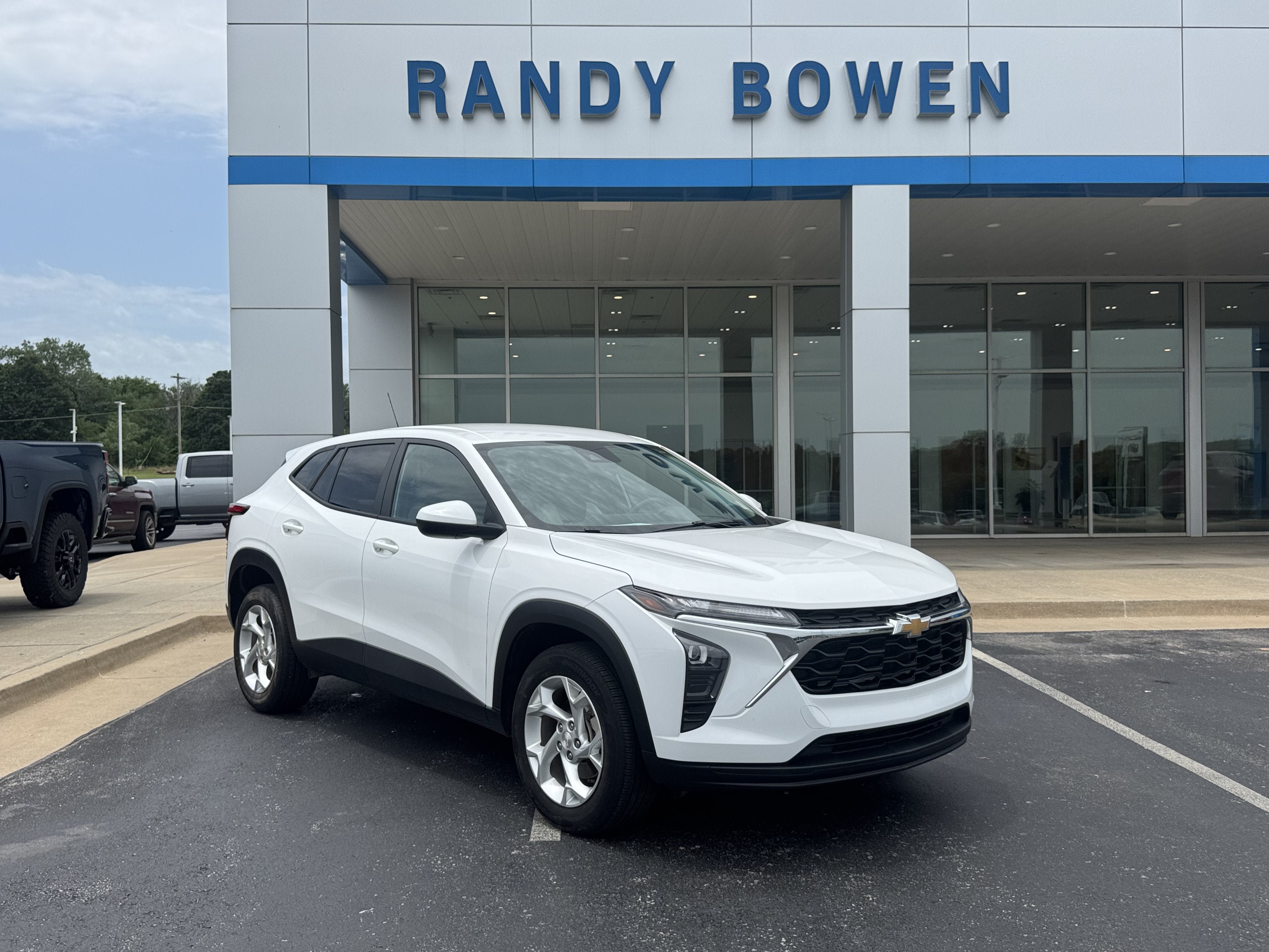 Used 2024 Chevrolet Trax LS w/ LS Convenience Package FWD video 1