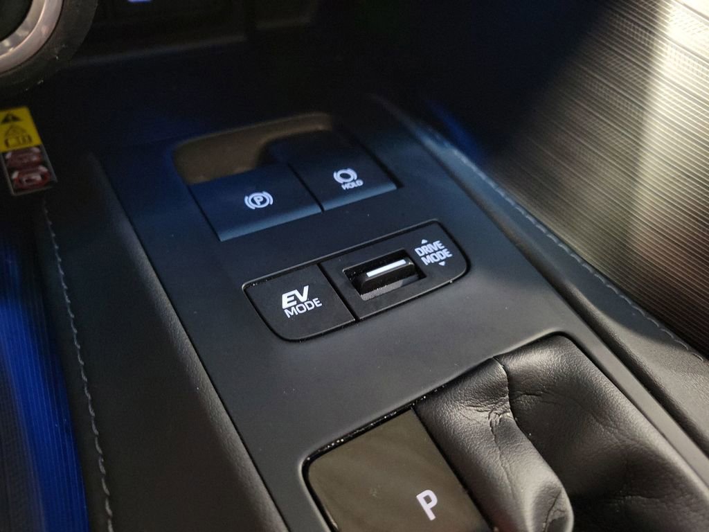 Used 2023 Toyota Venza Nightshade image 17