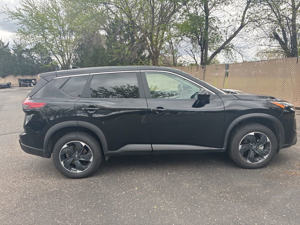 Used 2024 Nissan Rogue SV AWD/4WD image 10