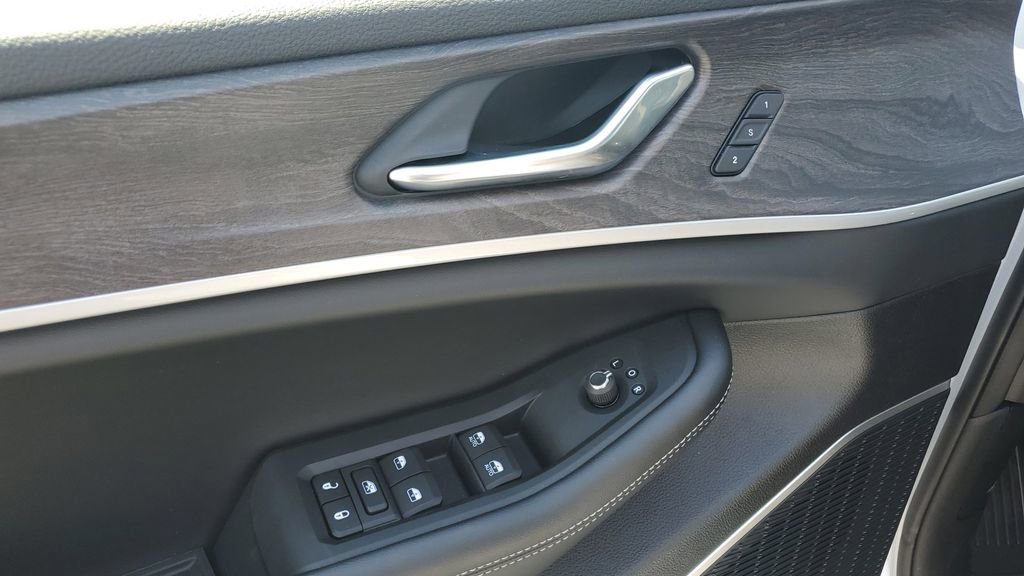 New 2025 Jeep Grand Cherokee L Limited w/ Black Appearance Package image 22