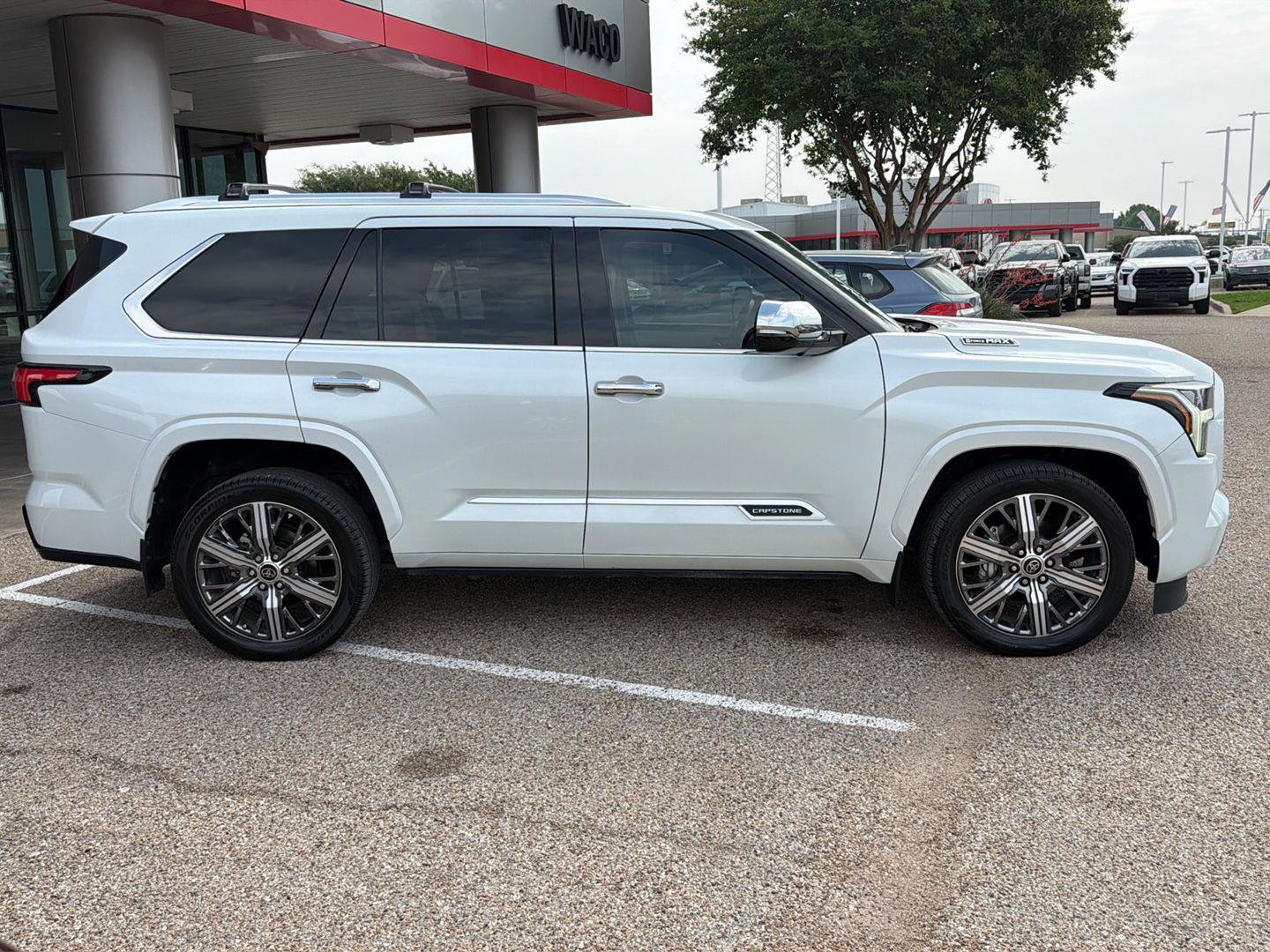 Used 2023 Toyota Sequoia Capstone AWD/4WD image 2