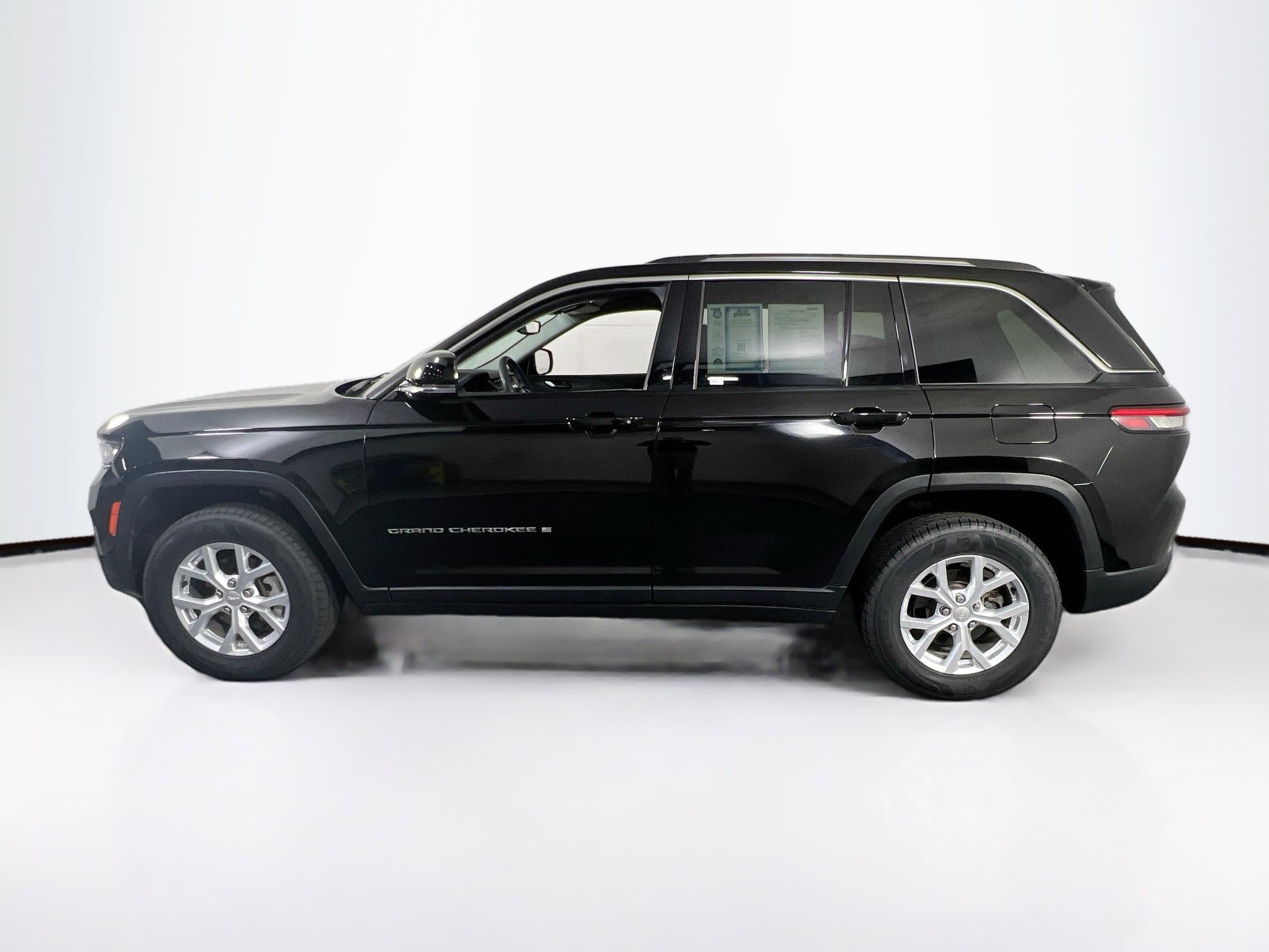 Used 2023 Jeep Grand Cherokee Limited AWD/4WD image 8