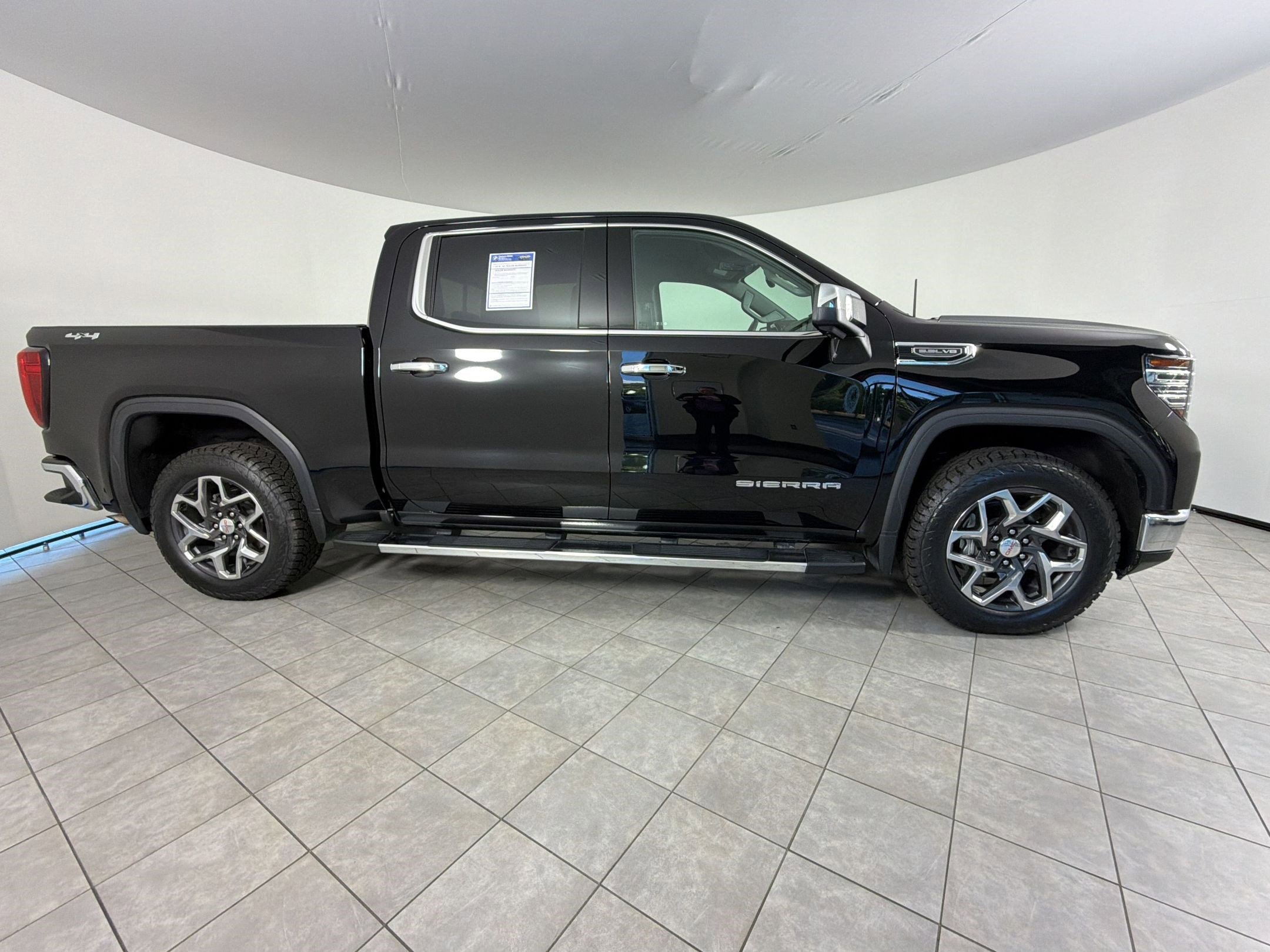 Used 2023 GMC Sierra 1500 SLT w/ SLT Premium Plus Package AWD/4WD image 8
