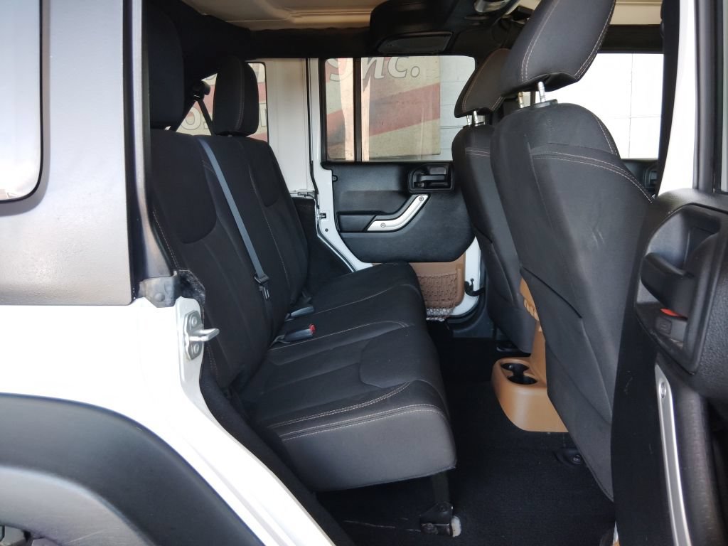 Used 2016 Jeep Wrangler Unlimited Rubicon w/ Connectivity Group AWD/4WD image 18