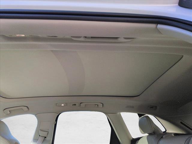 Certified 2023 Volvo XC60 T8 Ultimate w/ Climate Package image 19