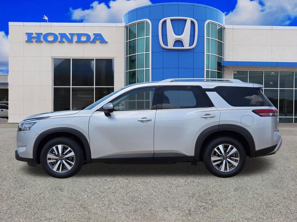 Used 2025 Nissan Pathfinder SL FWD image 6