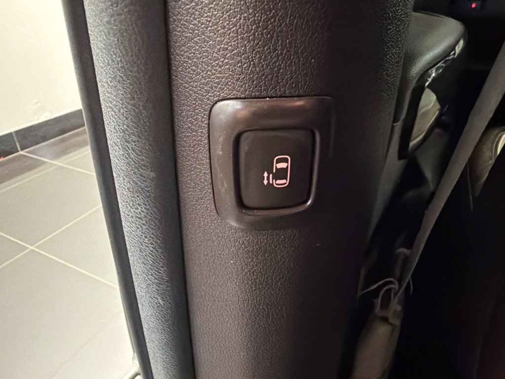 Used 2016 Kia Sedona SX Limited FWD image 28
