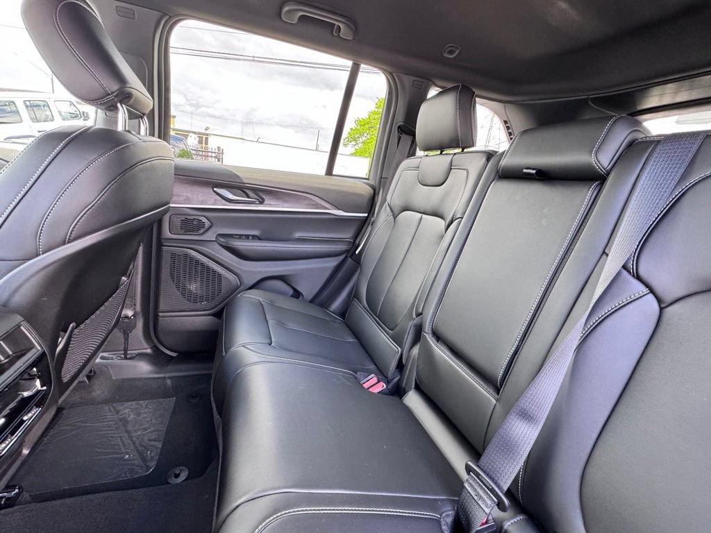 New 2026 Jeep Grand Cherokee Limited AWD/4WD image 16