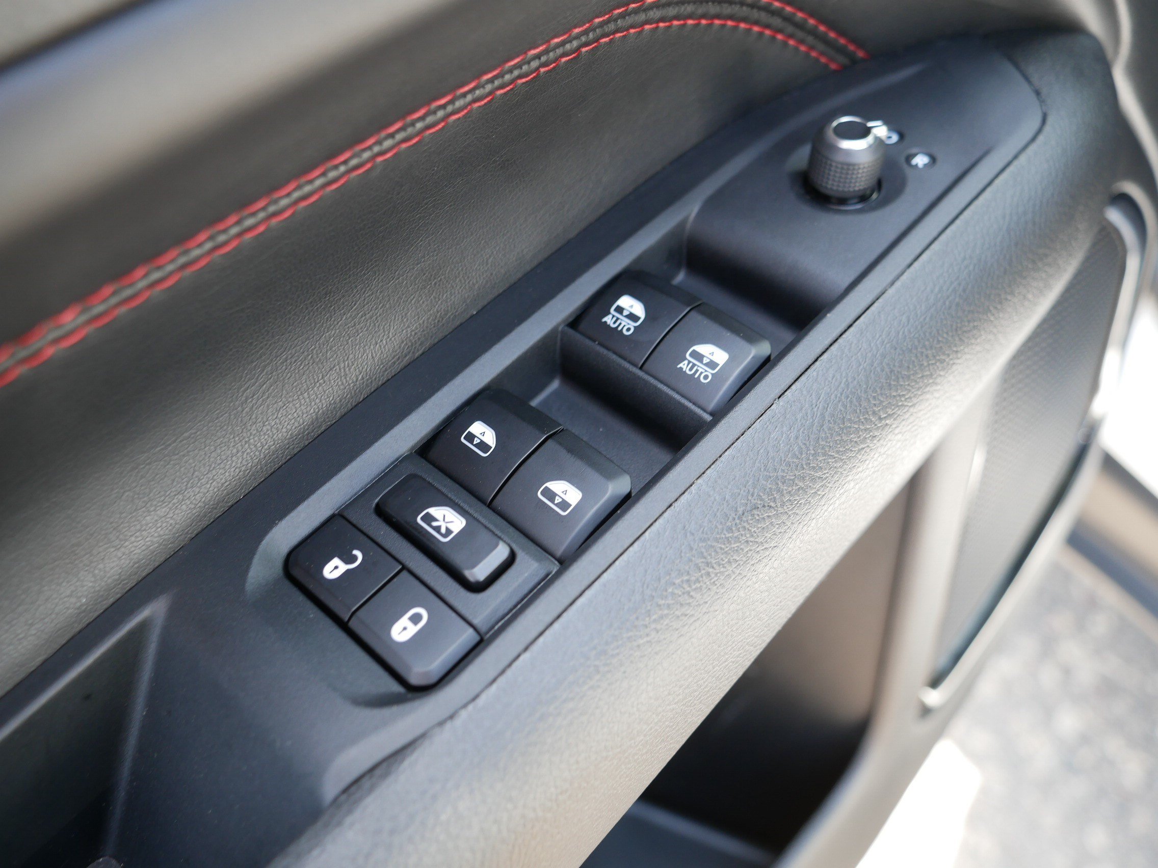 Used 2025 Jeep Compass Trailhawk AWD/4WD image 19