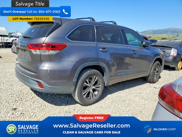 Used 2018 Toyota Highlander LE w/ Carpet Mat Package (TMS) image 4