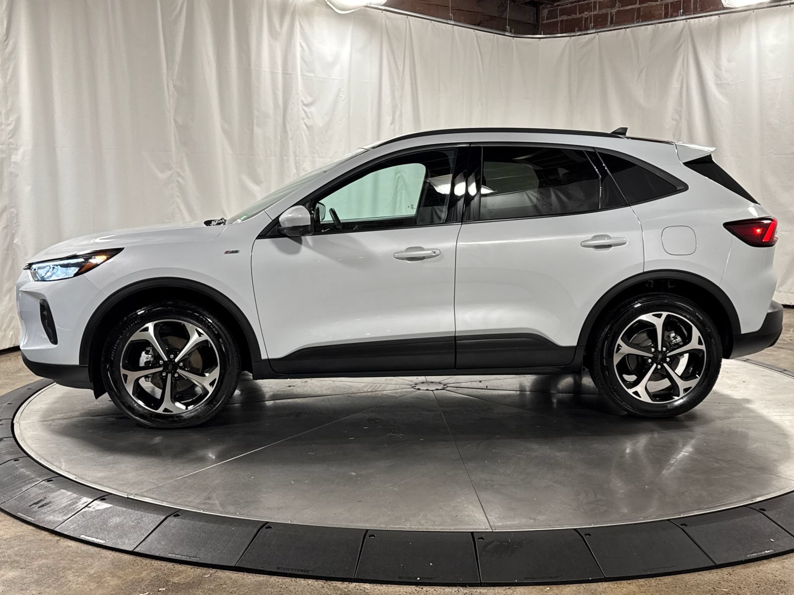 Used 2025 Ford Escape ST-Line Select w/ Tech Pack #2 AWD/4WD image 8