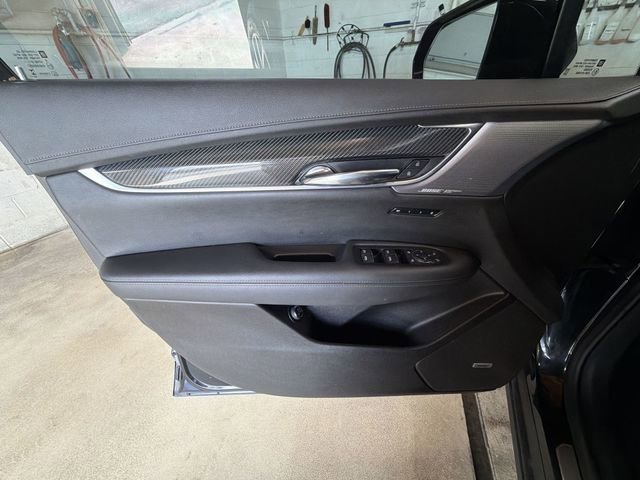 Certified 2024 Cadillac XT6 Sport w/ LPO, Floor Liner Package AWD/4WD image 23
