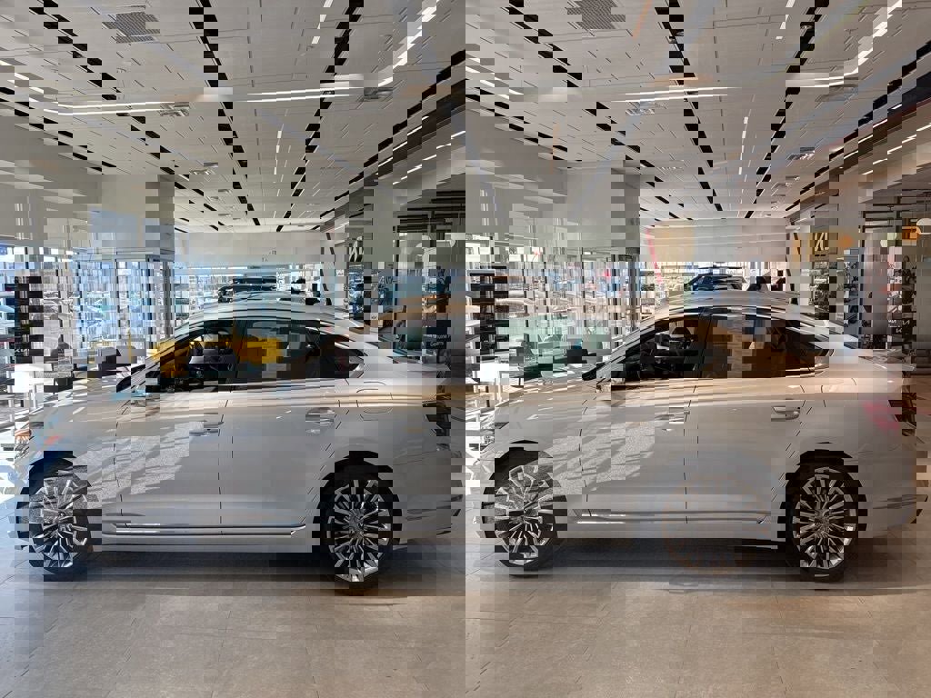 Used 2020 Kia K900 Luxury image 8