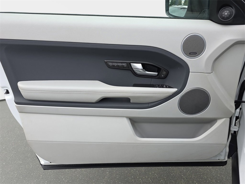 Used 2015 Land Rover Range Rover Evoque Pure Plus image 31