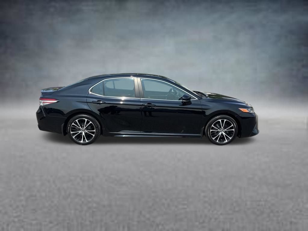 Used 2018 Toyota Camry SE w/ Moonroof Package FWD image 7