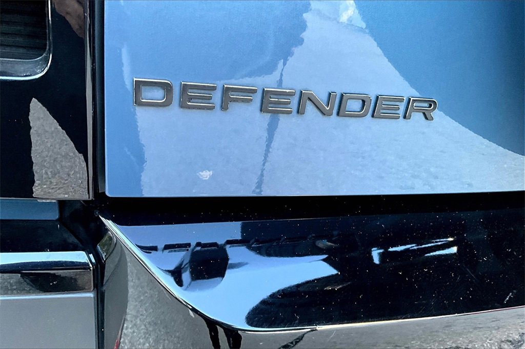 Used 2023 Land Rover Defender 110 S image 24