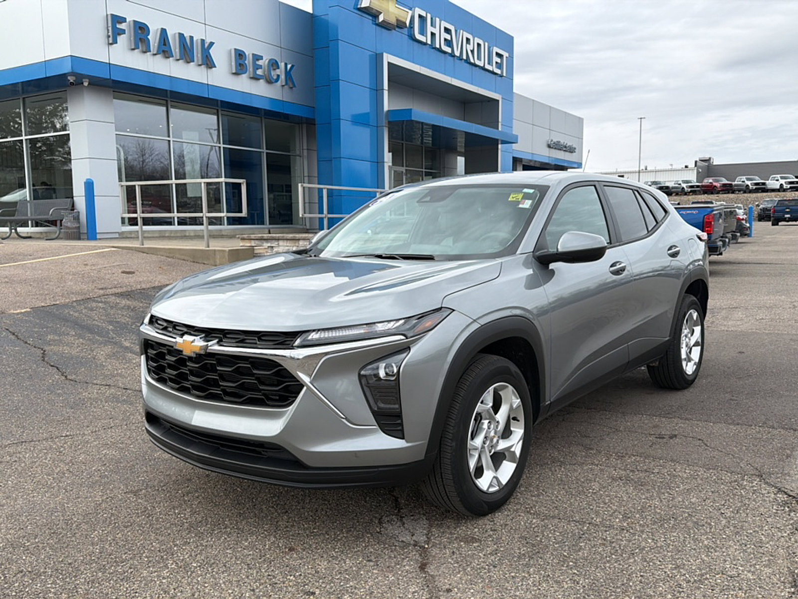Used 2024 Chevrolet Trax LS w/ LS Convenience Package FWD image 1