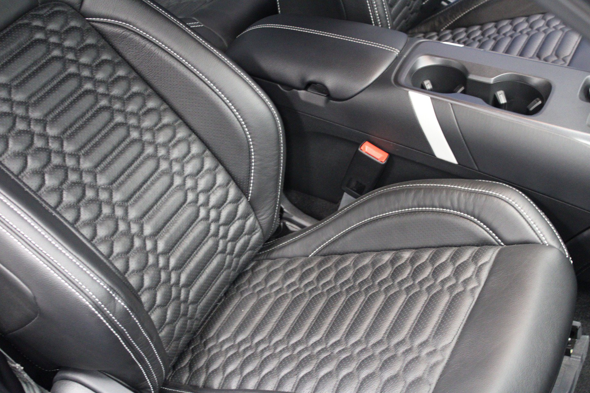 Used 2020 Ford Mustang Shelby GT500 w/ Technology Package RWD image 42