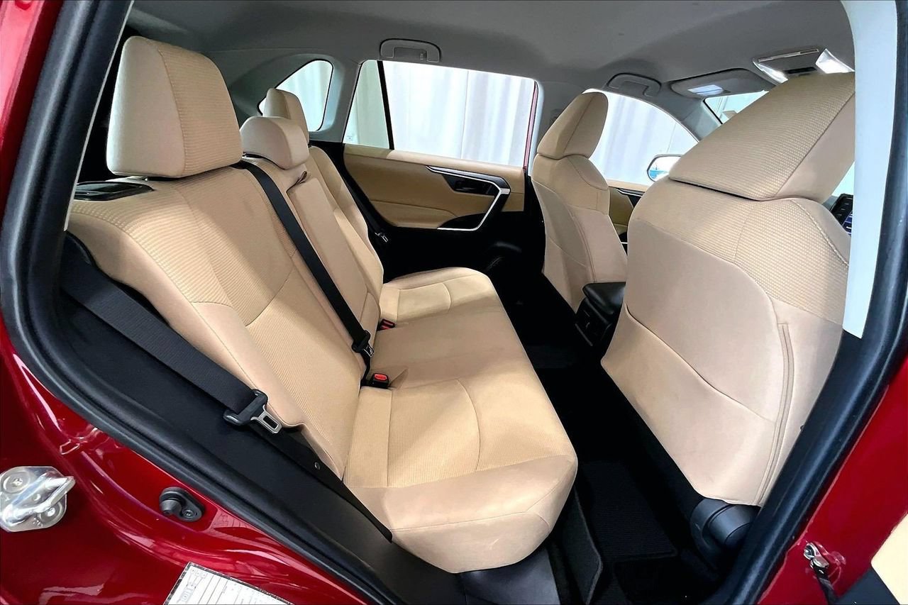 Used 2022 Toyota RAV4 LE FWD image 20
