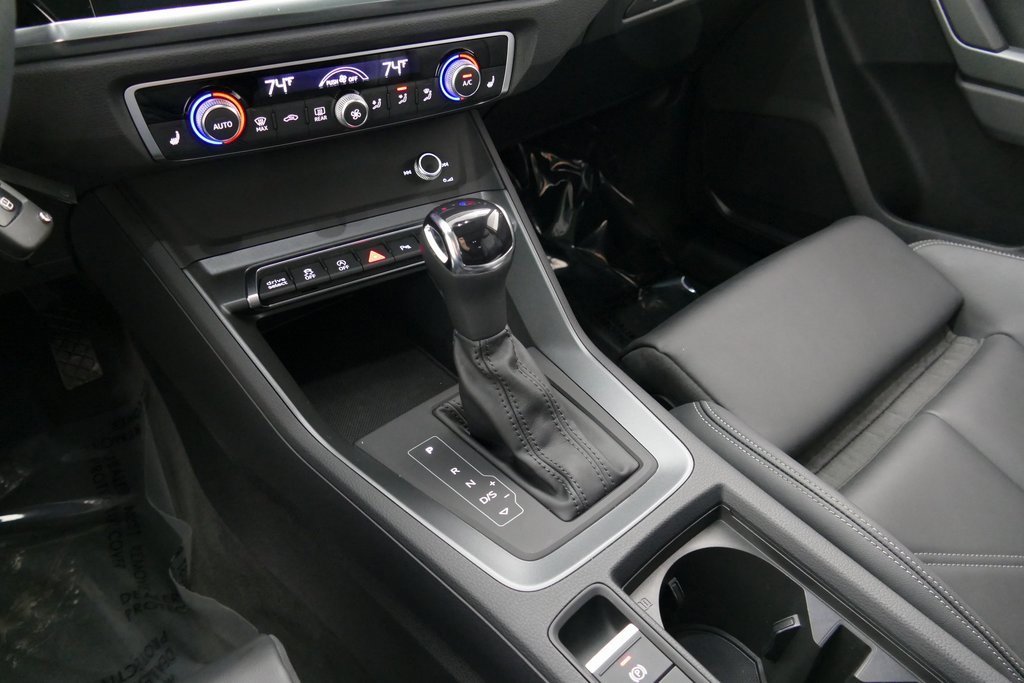 Certified 2025 Audi Q3 2.0T Premium w/ Black Optic Sport Package image 21