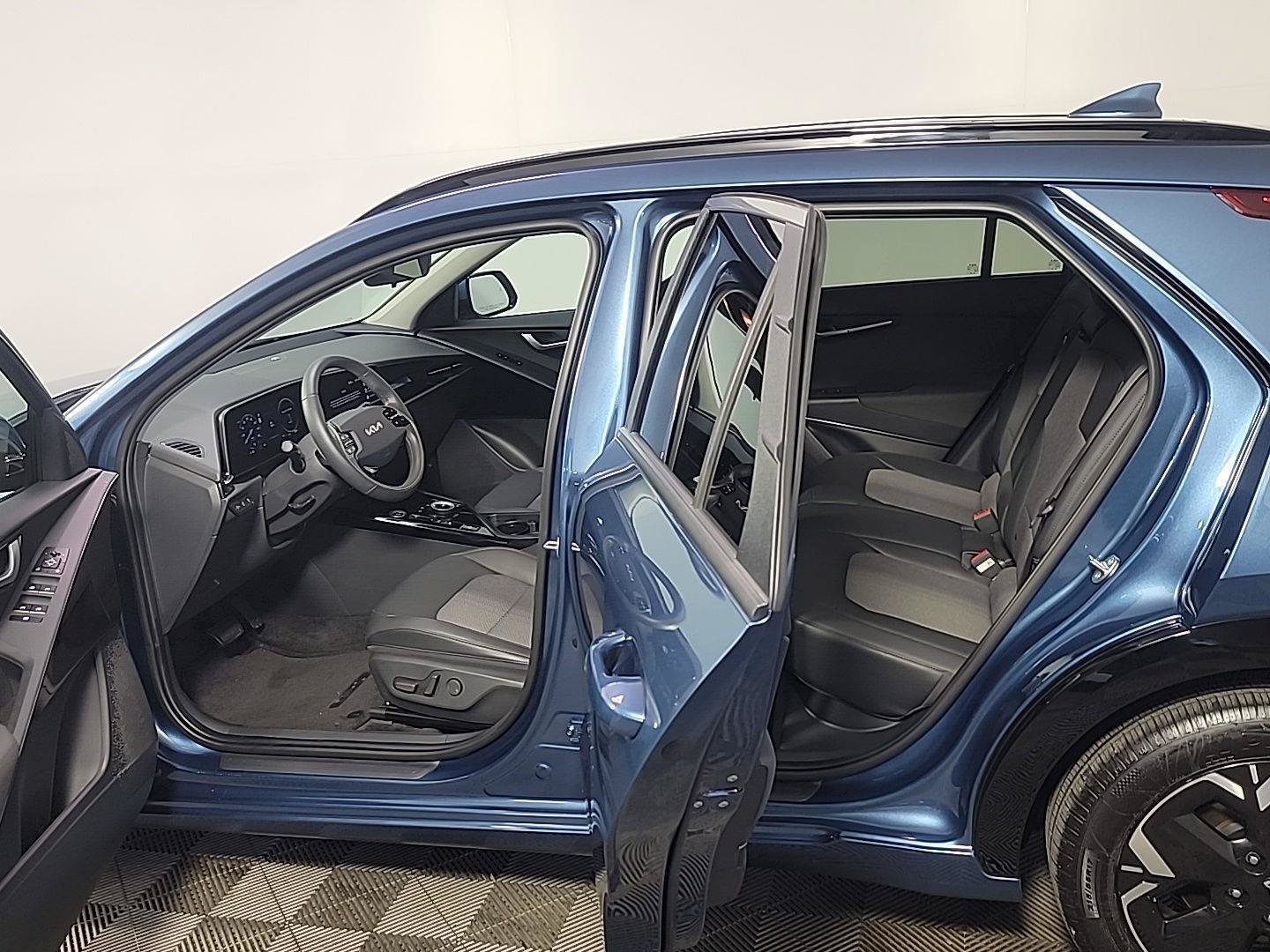 Used 2025 Kia Niro Wind w/ Wind Preserve Package FWD image 17